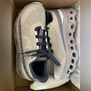 Womens size 7.5 pearl arctic Cloudmonster